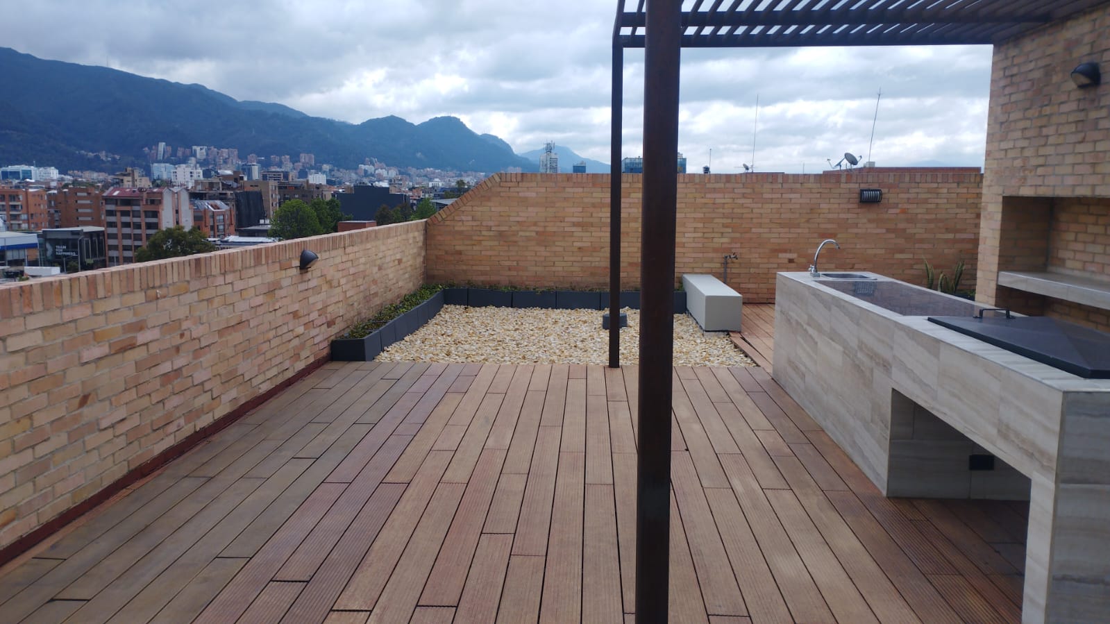 Balcón con vista verde