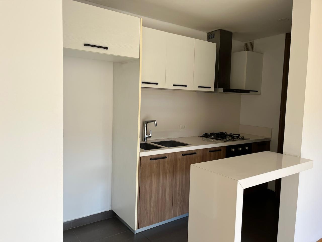 Cocina moderna con barra americana